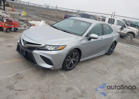 2020 Toyota Camry Se z USA, uszkodzony, nr VIN 4T1G11AK7LU977078